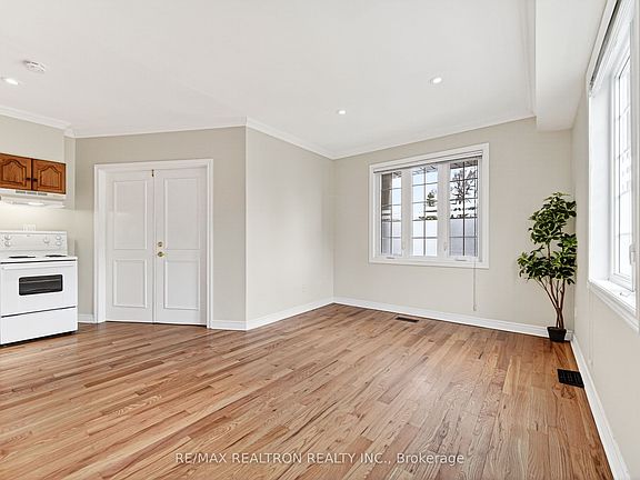 3rd image of 454 Donlands Ave