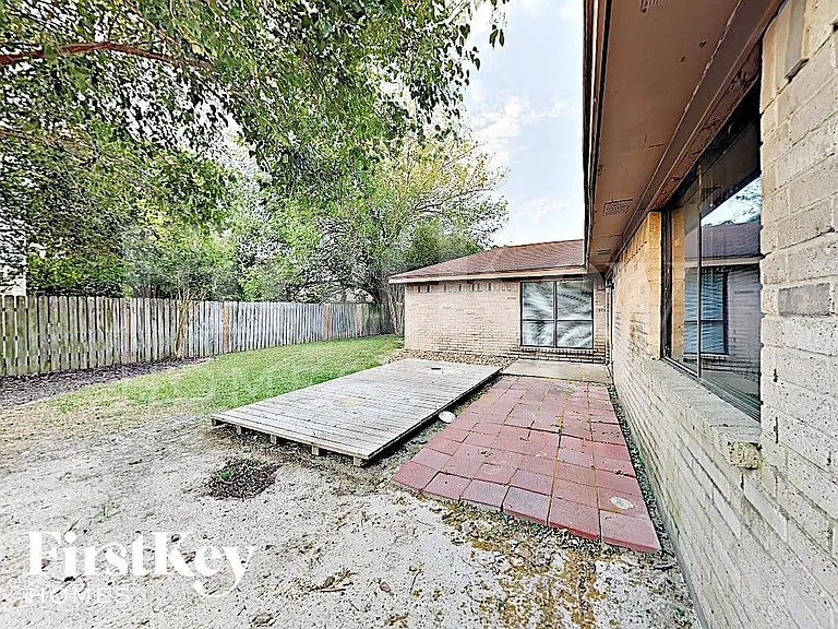 10507 Village Trail Dr — Photo 11