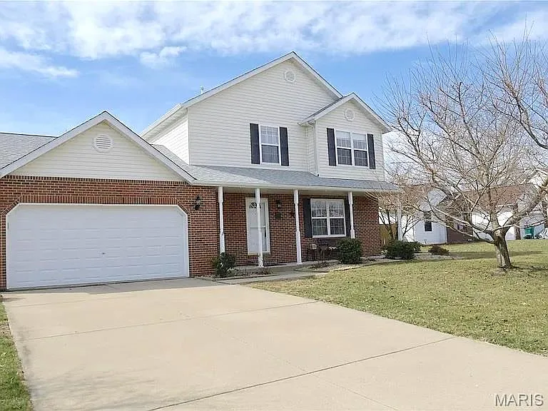 347 Logan Dr — Photo 1