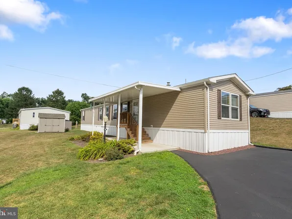 135 Rustique Dr, York, PA 17408