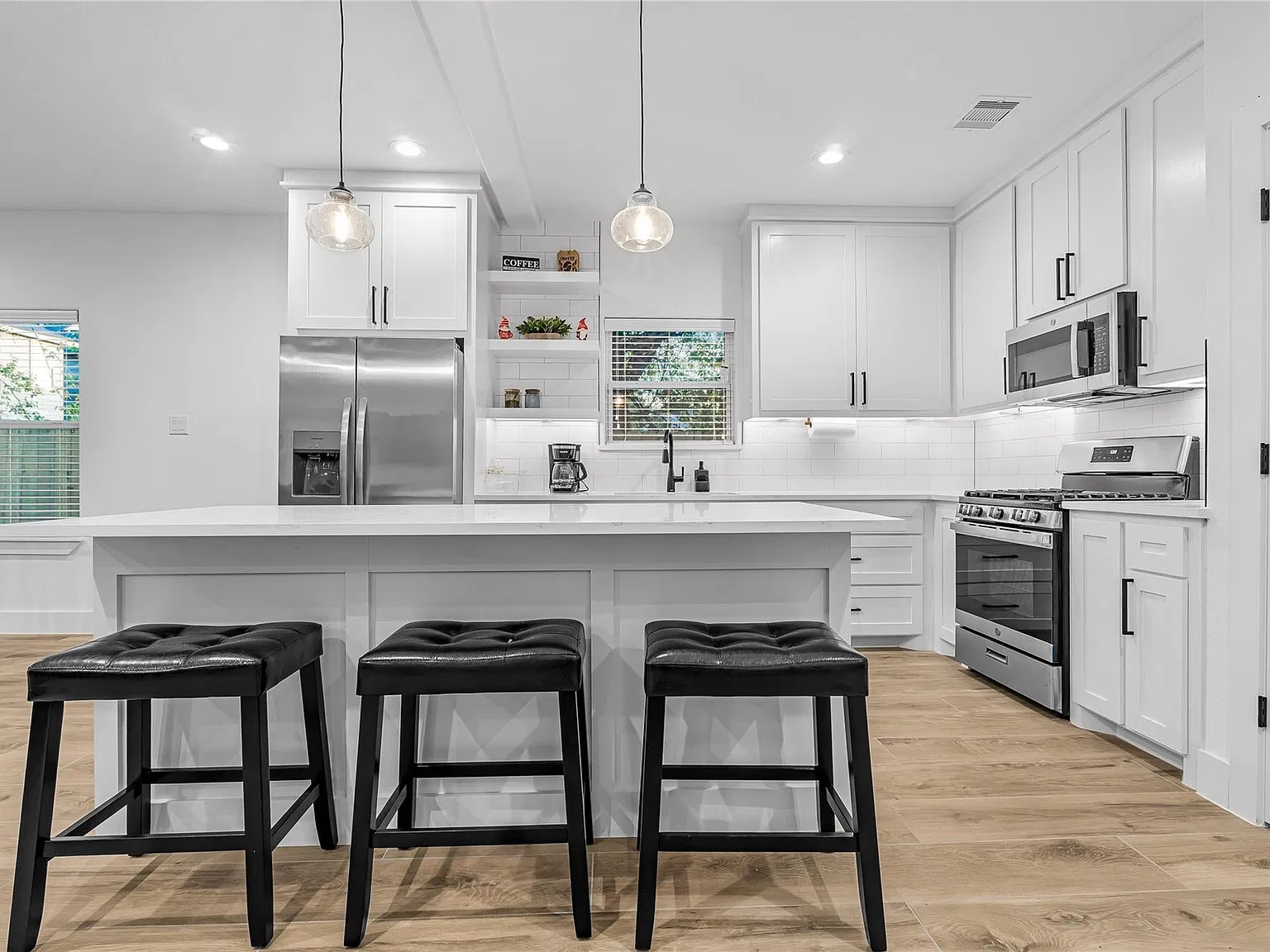 3 bed, 2.5 bath, 1888 sqft, $2,850 — Photo 4