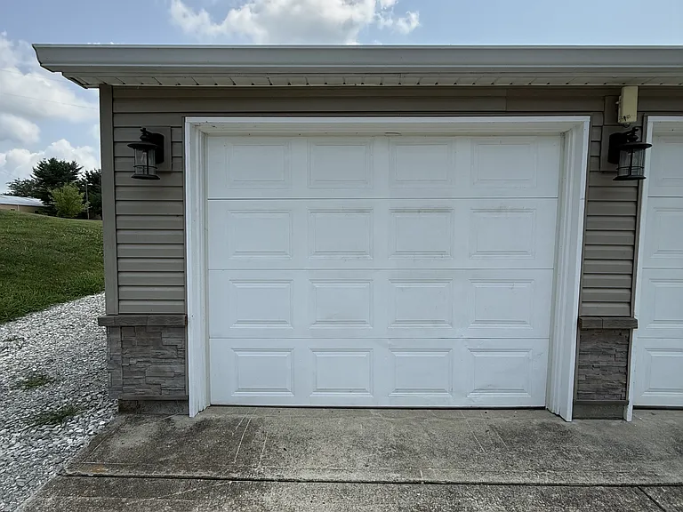 5693 E US Highway 40 — Photo 24