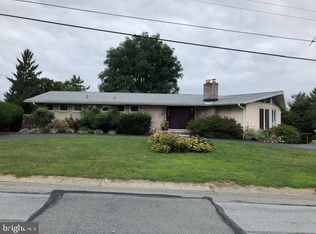 208 Whittier Ln, Lancaster, PA
