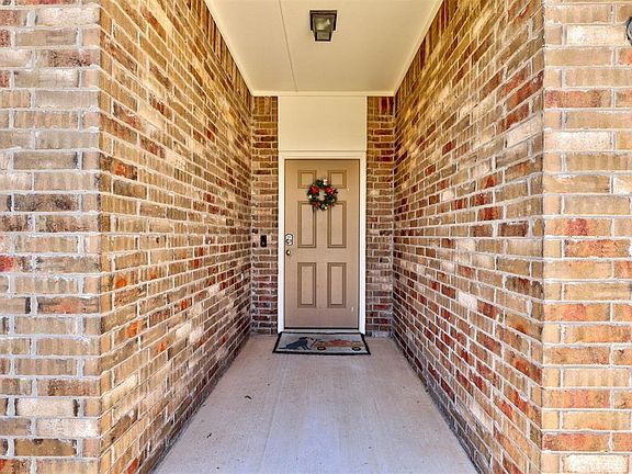4th image of 8005 Cottonwood Ave
