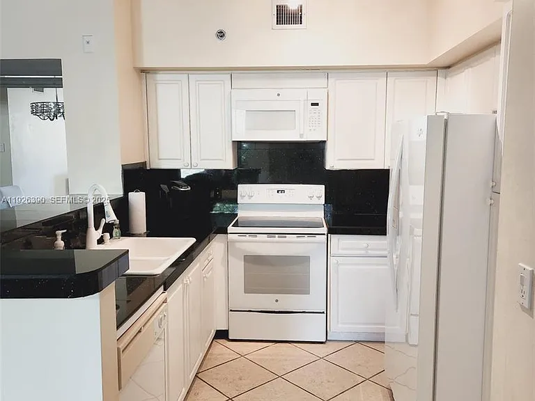 19655 E Country Club Dr #6107 — Photo 11