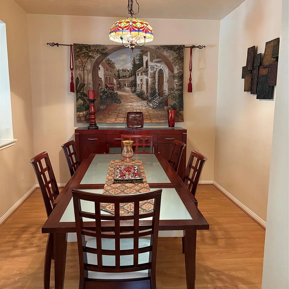 3 bed, 2.0 bath, 2025 sqft, $2,500 — Photo 3