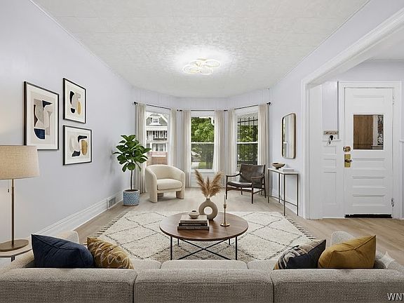 3rd image of 46 Woodlawn Ave