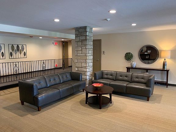 3rd image of 6205 N Milwaukee Ave #1
