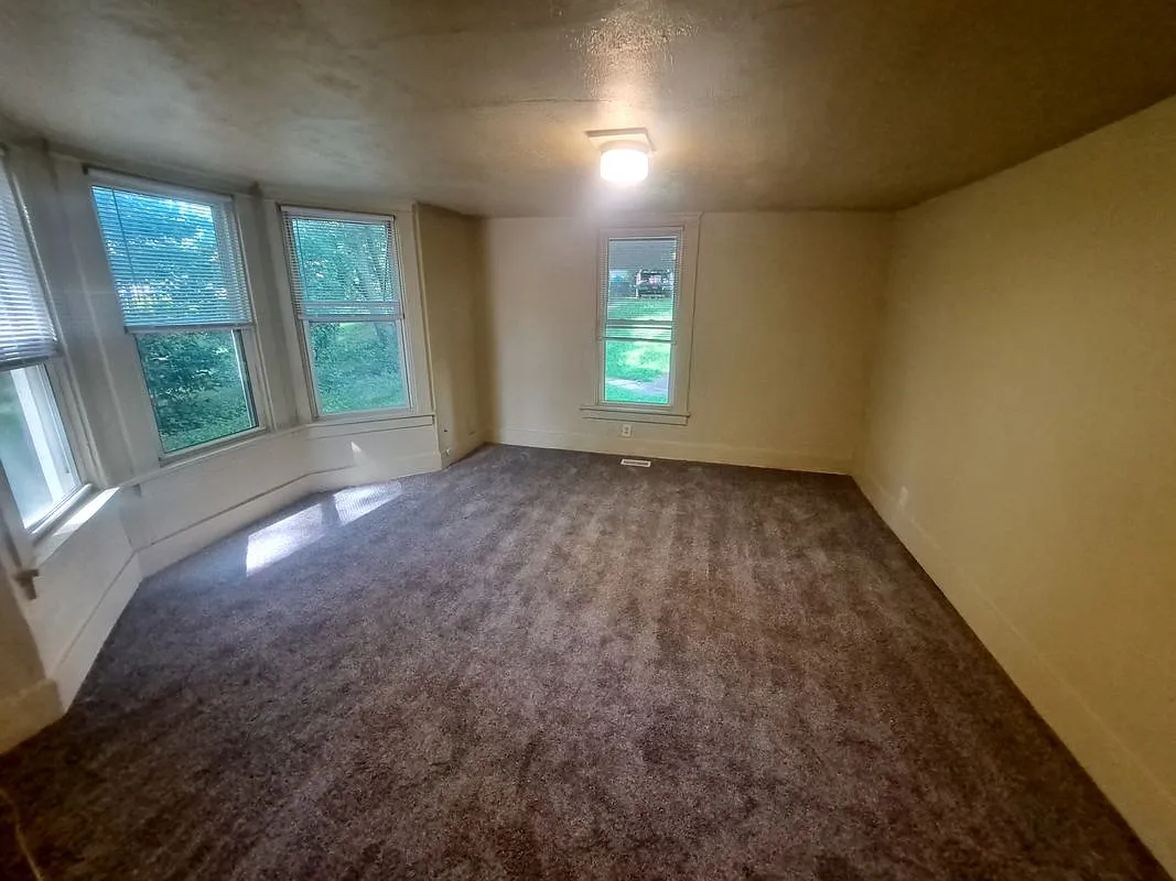 Studio, 1.0 bath, 500 sqft, $595 — Photo 3