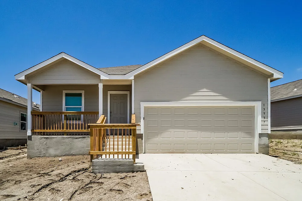 4 bed, 2.0 bath, 1667 sqft, $2,160 — Photo 1