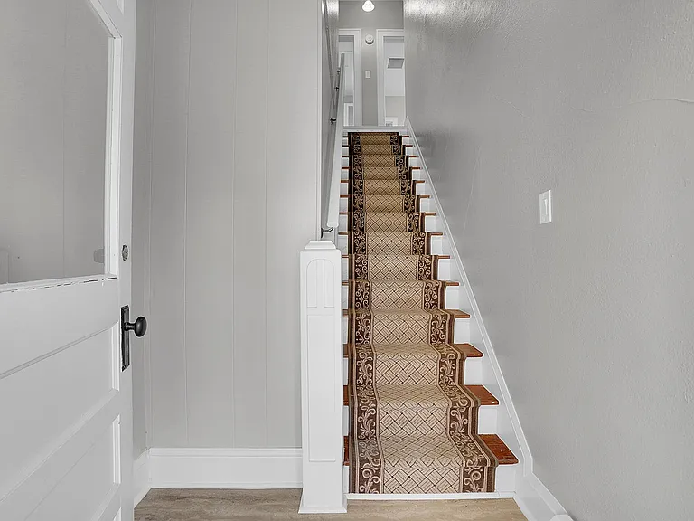812 5th Ave #3 — Photo 2