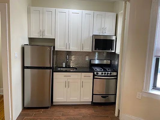 Rented by A Class Realty Corp | media 4