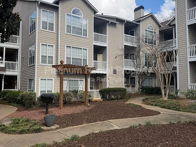 1250 Parkwood Cir SE #1313 — Photo 2