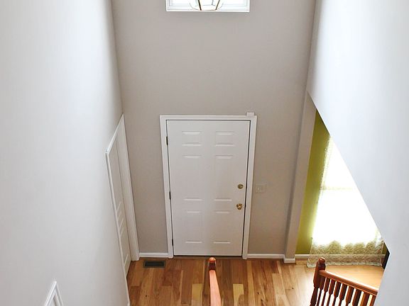 2nd image of 9098 Wisteria Ct