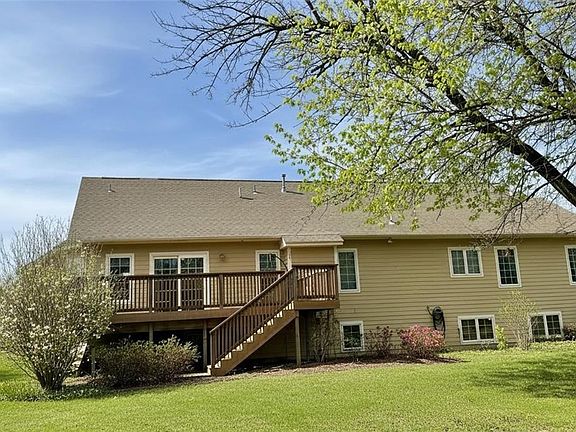 4th image of 707 Deer Trail St.