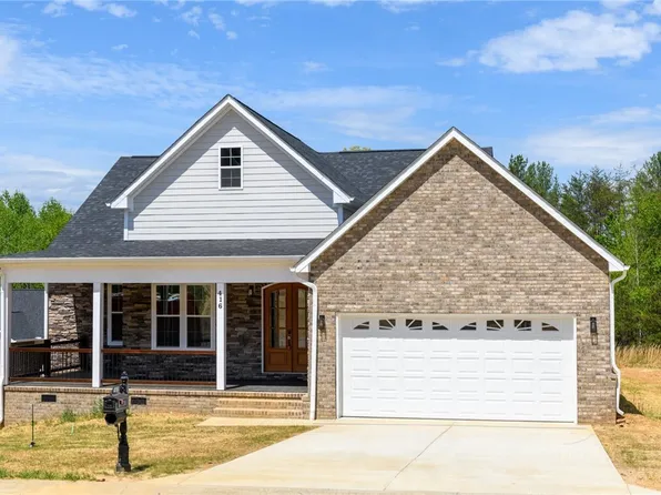 416 SE Whitmore Street, Lenoir, NC 28645