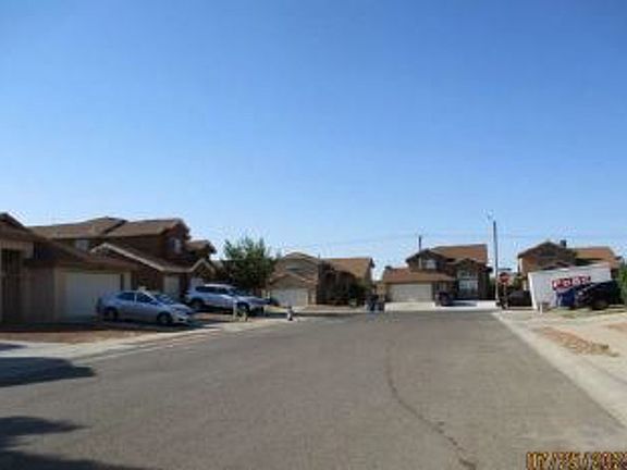 Exterior Neighborhood (street photo)