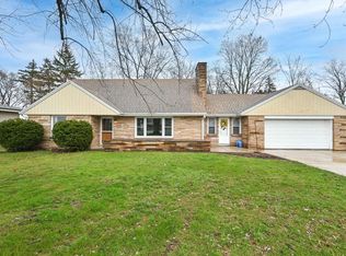 5544 S 42nd St, Greenfield, WI 53221