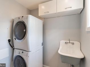 906 12th St SE, Washington, DC 20003