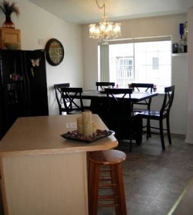 Breakfast Bar/Dining Area