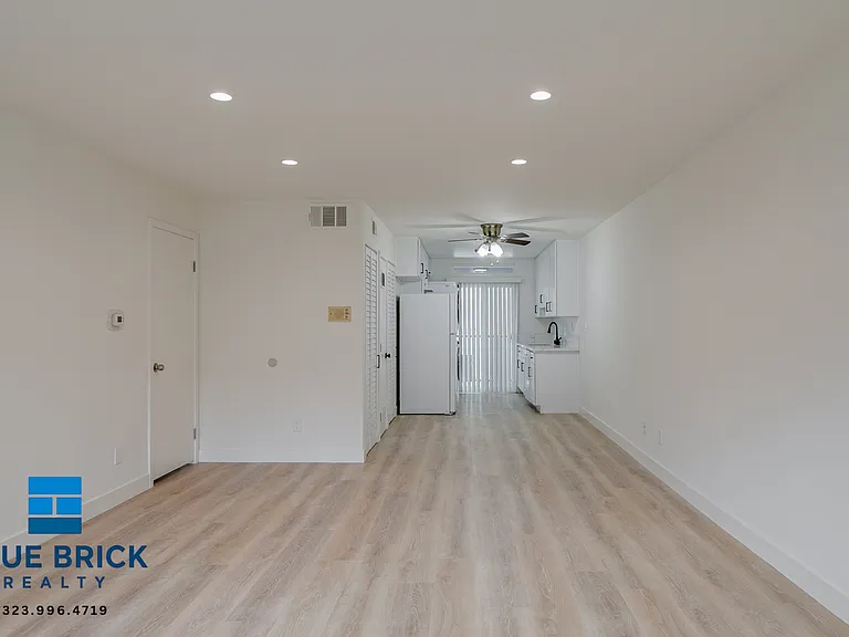 536 E Cypress Ave #301 — Photo 4