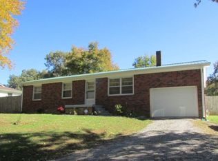 92 Cooper Ln, Scottsville, KY 42164