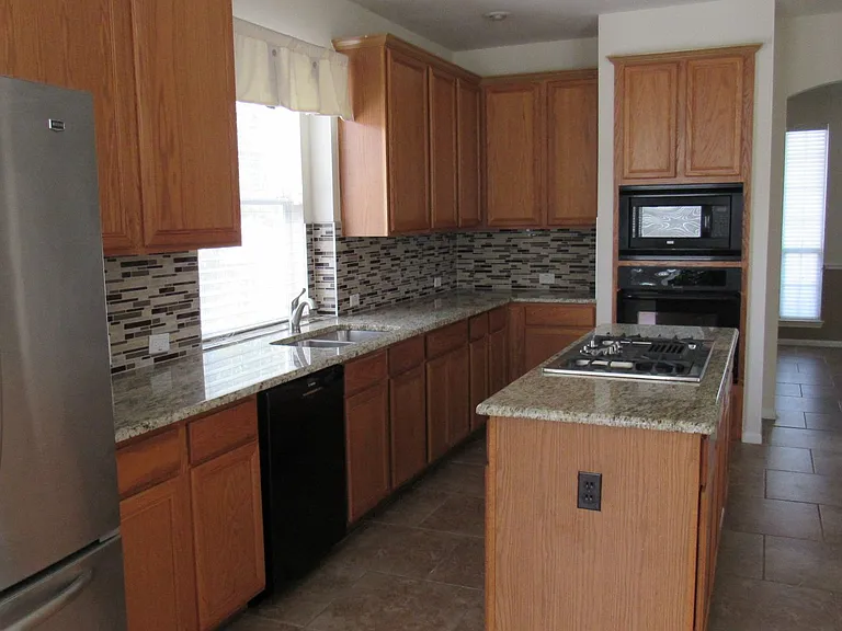 2033 Creole Dr — Photo 2