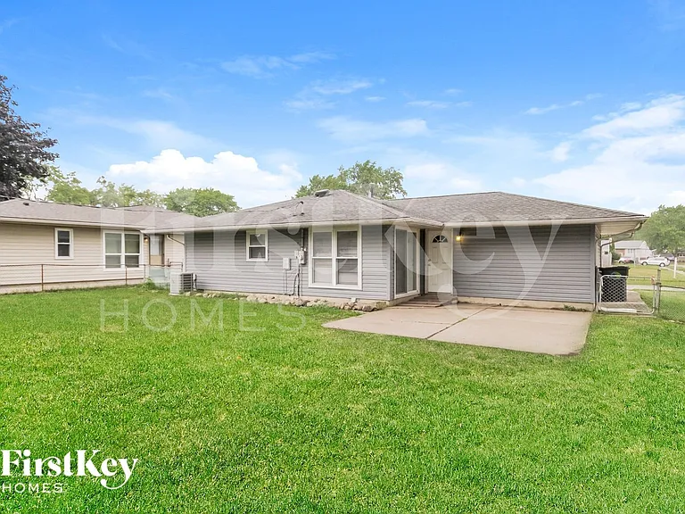 823 Oriole Dr — Photo 15
