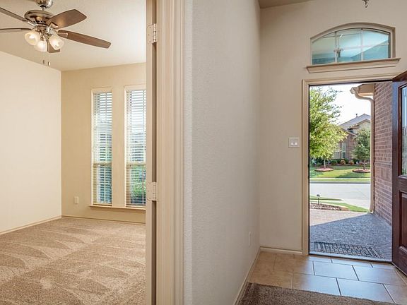 4th image of 2937 Maple Creek Dr