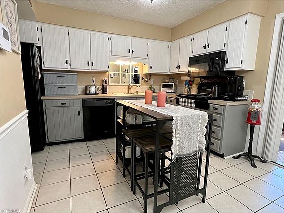 4th image of 1030 Rock Knoll Ct
