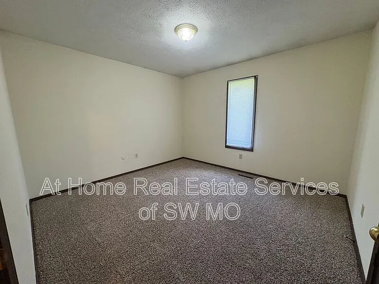 522 E Washita Ct — Photo 7