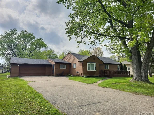6449 Detroit St, Mount Morris, MI 48458