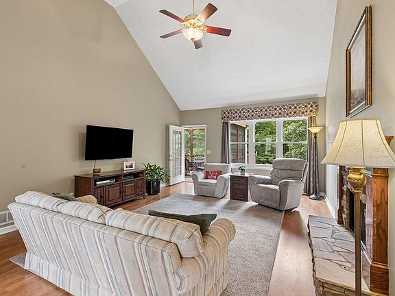 4th image of 121 Chestnut Hill Dr