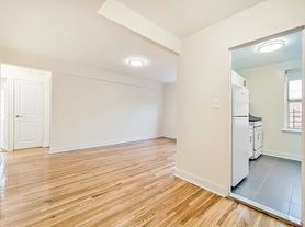 174 Bay 25 St