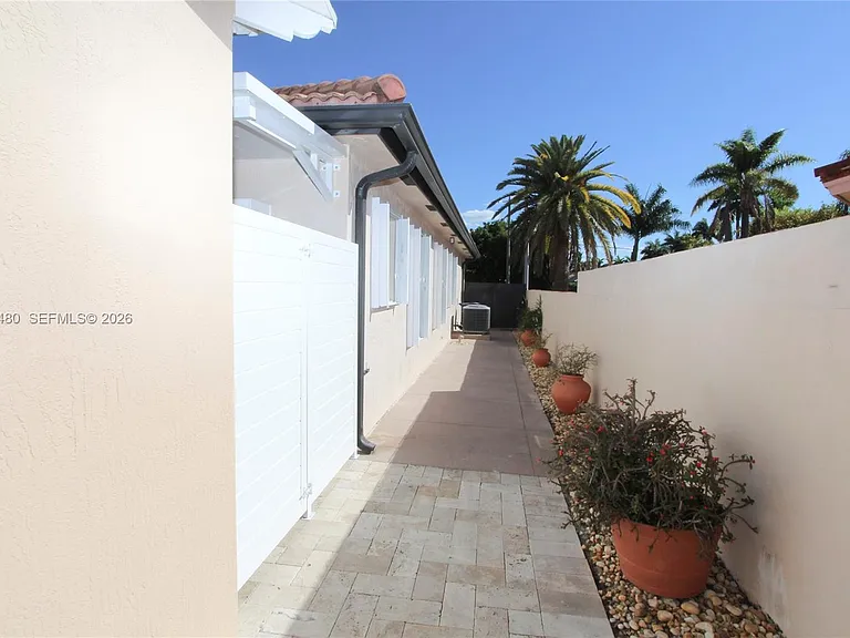 13797 SW 20th St — Photo 6