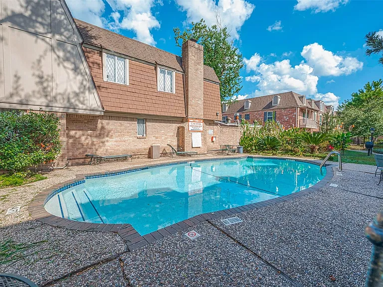 432 N Post Oak Ln — Photo 31