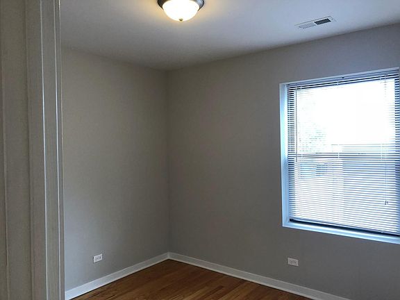 4th image of 2440 W North Shore Ave APT 2E