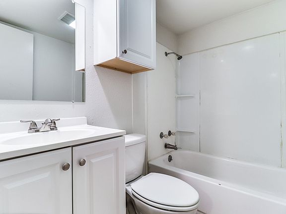 5th image of 815 Martin Luther King Jr Dr APT 11