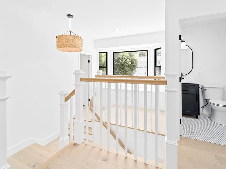 2404 N Poinsettia Ave — Photo 24