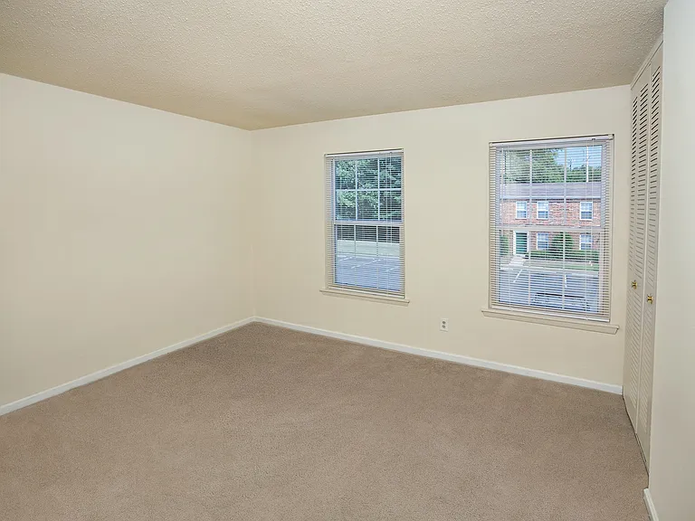 Woodbriar offers plush carpeting