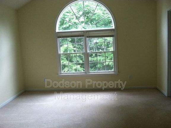 2nd image of 3816 Fleetwood Ln