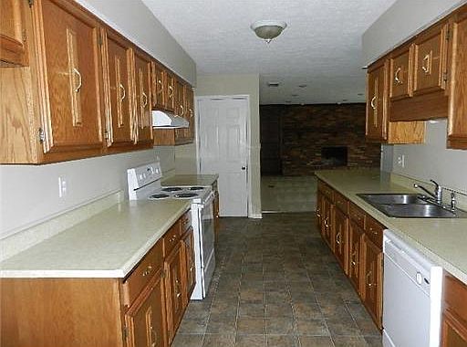 3rd image of 1317 Cornish Dr