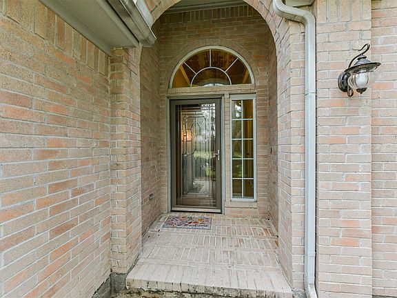 4th image of 153 Greenridge Cir