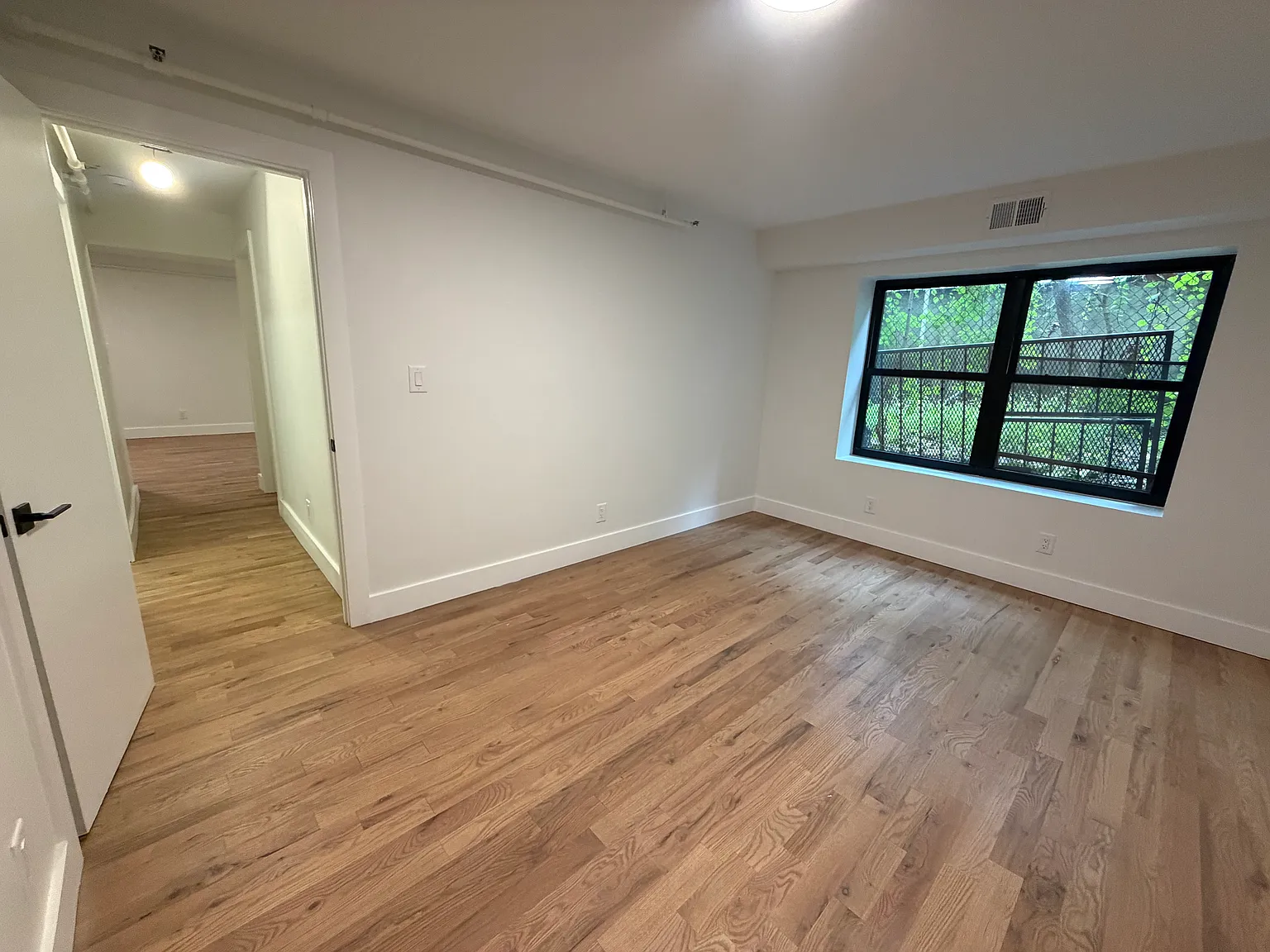 3 bed, 950 sqft, $3,100 — Photo 4