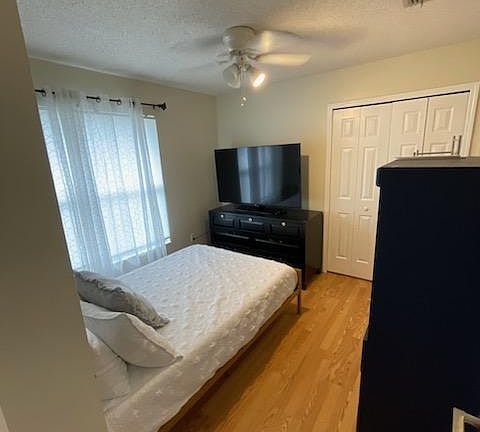 3rd image of 447 Waterford Way