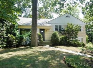 299 Stuart Dr, New Rochelle, NY 10804