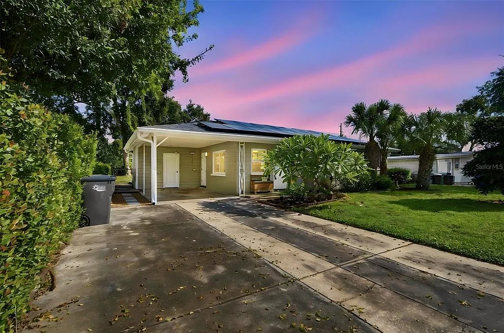 3 bed, 1.0 bath, 1062 sqft, $2,500 — Photo 1