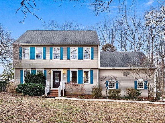 2nd image of 123 Chapel Ct