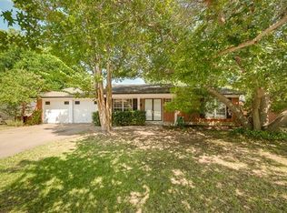 5841 Westcrest Dr W, Edgecliff Village, TX 76134