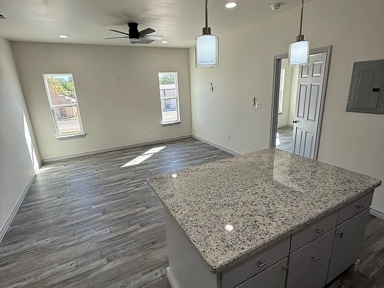 475 Jefferson St — Photo 8
